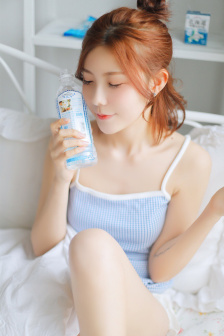 韩国美女组合下蹲舞